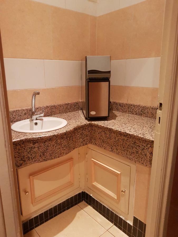 Ambassy Hotel Кенитра Екстериор снимка